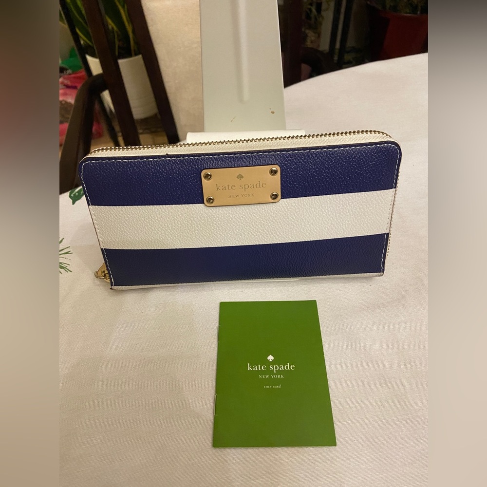 Kate Spade Navy and white striped wallet   NWOT